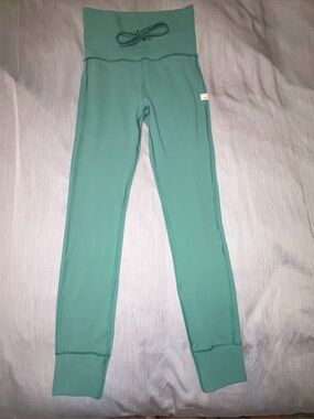 VUORI Women's Daily Pocket Legging in Hedge Green, Size Small, High Rise